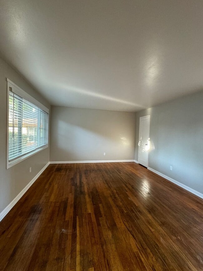 Building Photo - 464-464 Glen View Ct