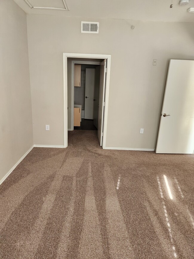 MAA Uptown Village Apartments in Dallas, TX