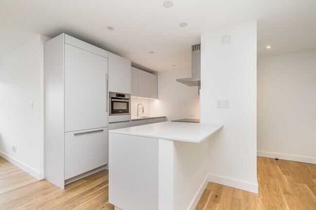 Photo du bâtiment - 240 Oriole Pkwy