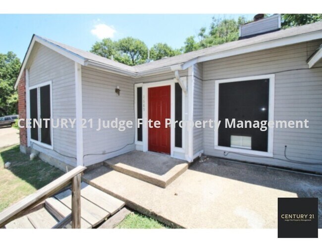Foto del edificio - Lovely 2/2 Townhome in Dallas Ready For Mo...