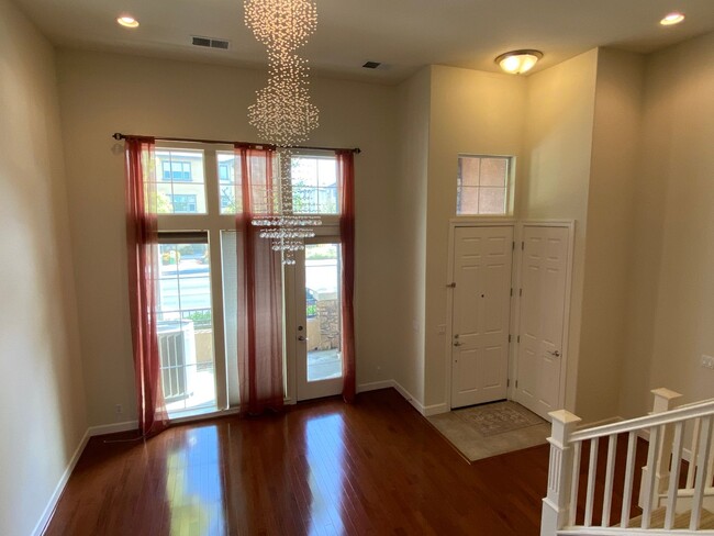 Building Photo - Beautiful 3 Bedroom 2.5 Bath Sunnyvale Vil...