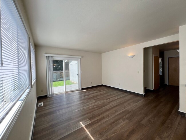Building Photo - 1300 N Brooklane St