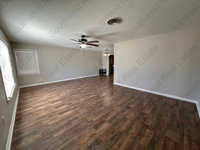 Building Photo - 2409 Gidding St