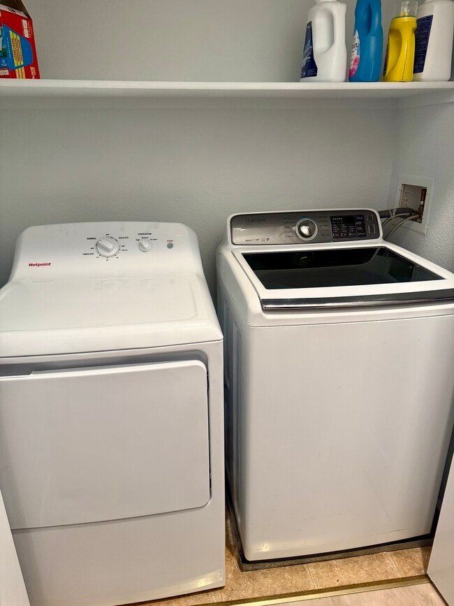 In closet dryer and washer - 1505 Nevin Plz