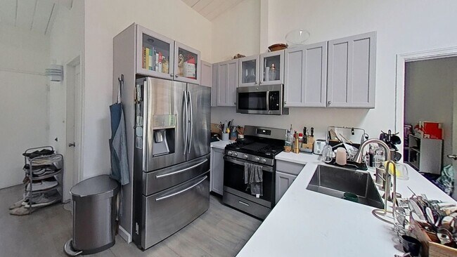 Foto del edificio - Serene yard tucked in the canyon!