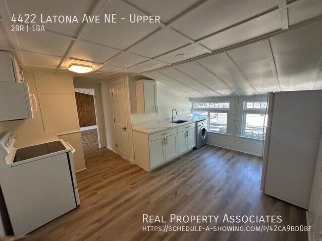 Foto del edificio - 4422 Latona Ave NE
