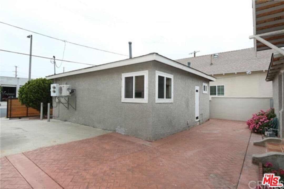 Building Photo - 1164 E 32nd St