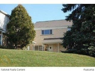 Building Photo - 2081 E Maple Rd