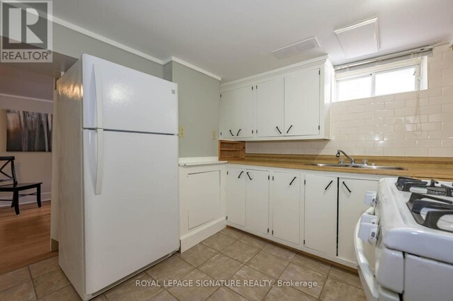 Building Photo - 696 Queens Ave