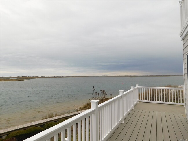 Building Photo - 3495 Bay Front Dr