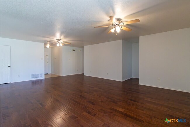 Foto del edificio - 4507 Aspen Dr
