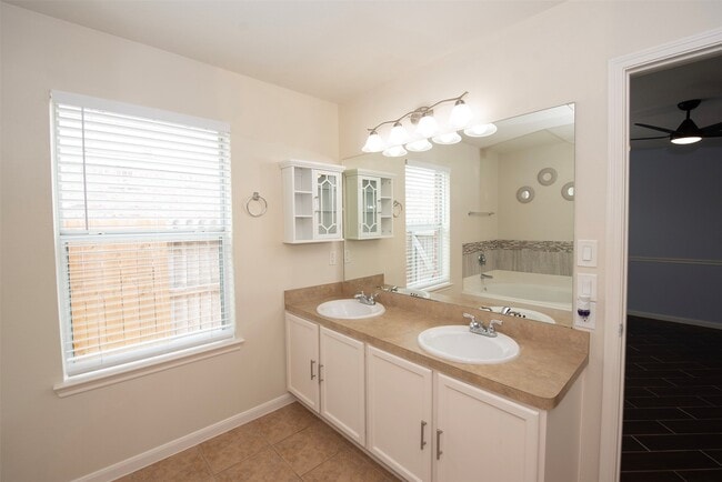 Building Photo - 2753 Foster Hill Dr
