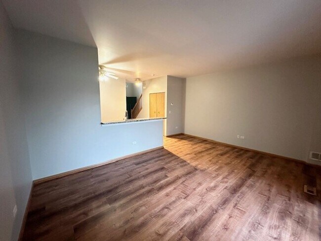 Foto del edificio - Excellent 2 Bedroom 1.5 Bath and I car att...