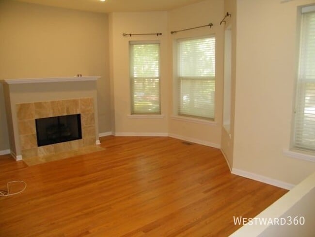 Building Photo - 1017 W Dakin St