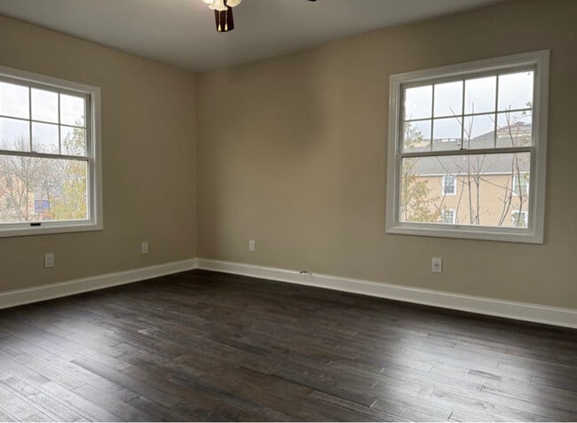 Building Photo - 26 Bell St