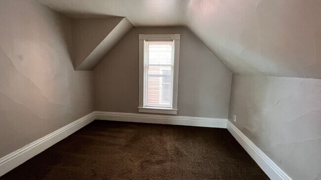 Building Photo - 306 Hollister SE