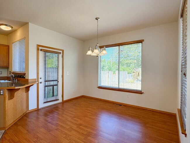 Foto del edificio - Beautiful 3 bed, 2.5 bath Edmonds Duplex U...