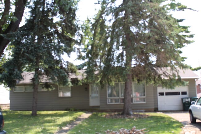 Building Photo - 1129 W Carson St