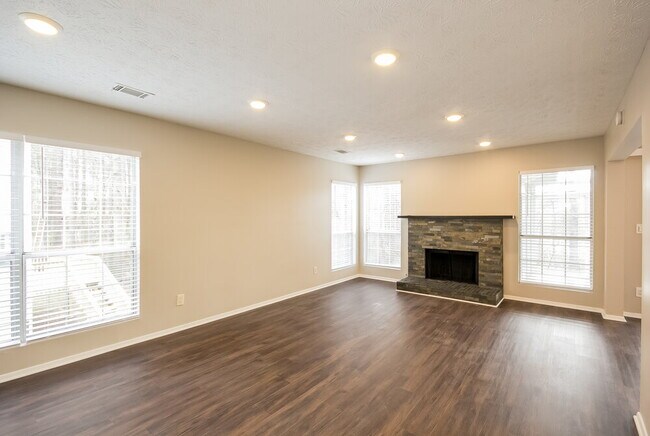 Foto del edificio - 871 Hampton Hill Ct