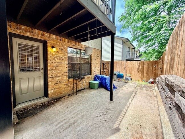 Building Photo - 1251 Dallas Dr