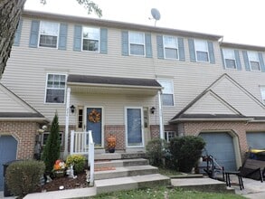 Building Photo - 236 Northdown Dr