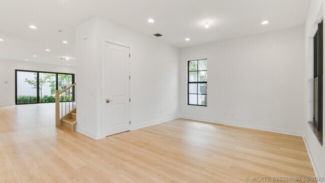 Foto del edificio - 13136 Alton Rd