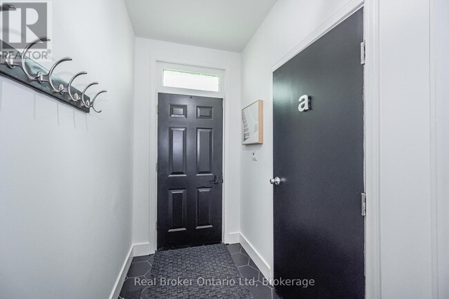 Building Photo - 376 York Rd