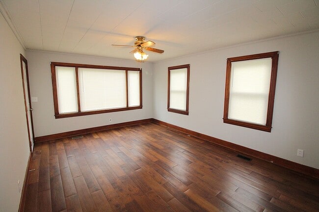 Foto del edificio - 3 Bedroom Home in Mount Holly, NC (Lawn Ca...