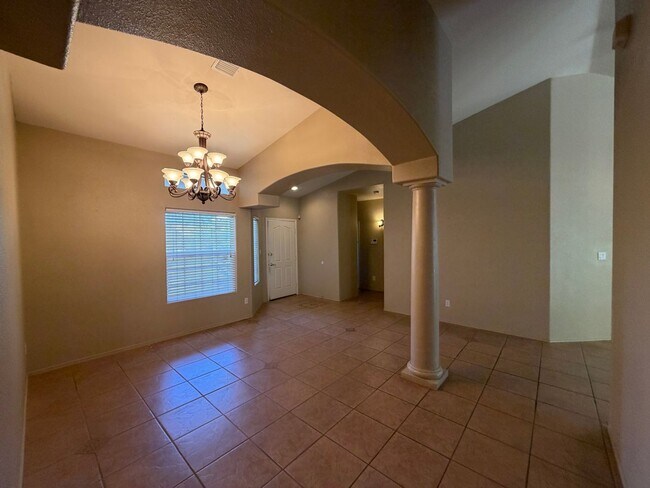 Foto del edificio - 3 BEDROOM HOME IN FALLS RANCH!