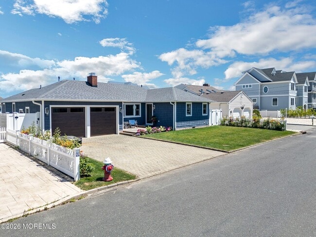 Building Photo - 347 Bay Ln