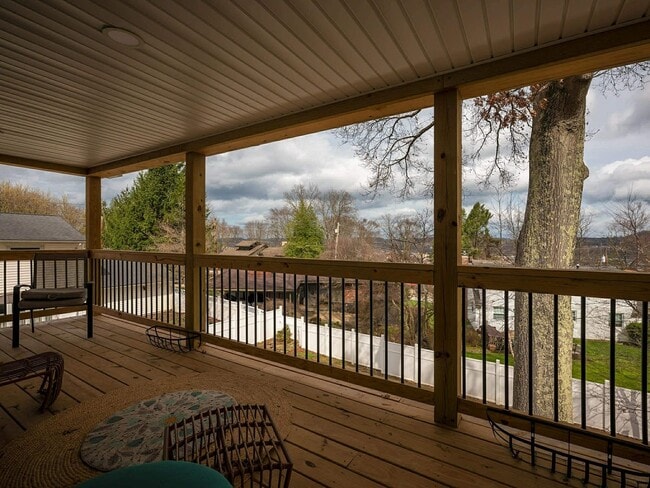 Building Photo - 604 Bendview Dr