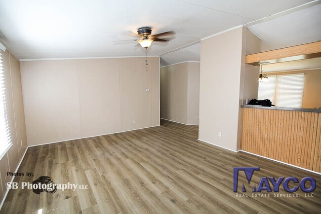 Building Photo - 3 bedroom 2 bath home on large lot in Ston...