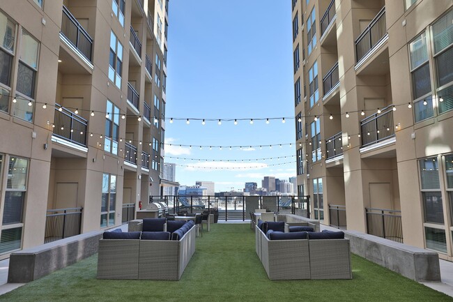 Building Photo - The Alcott