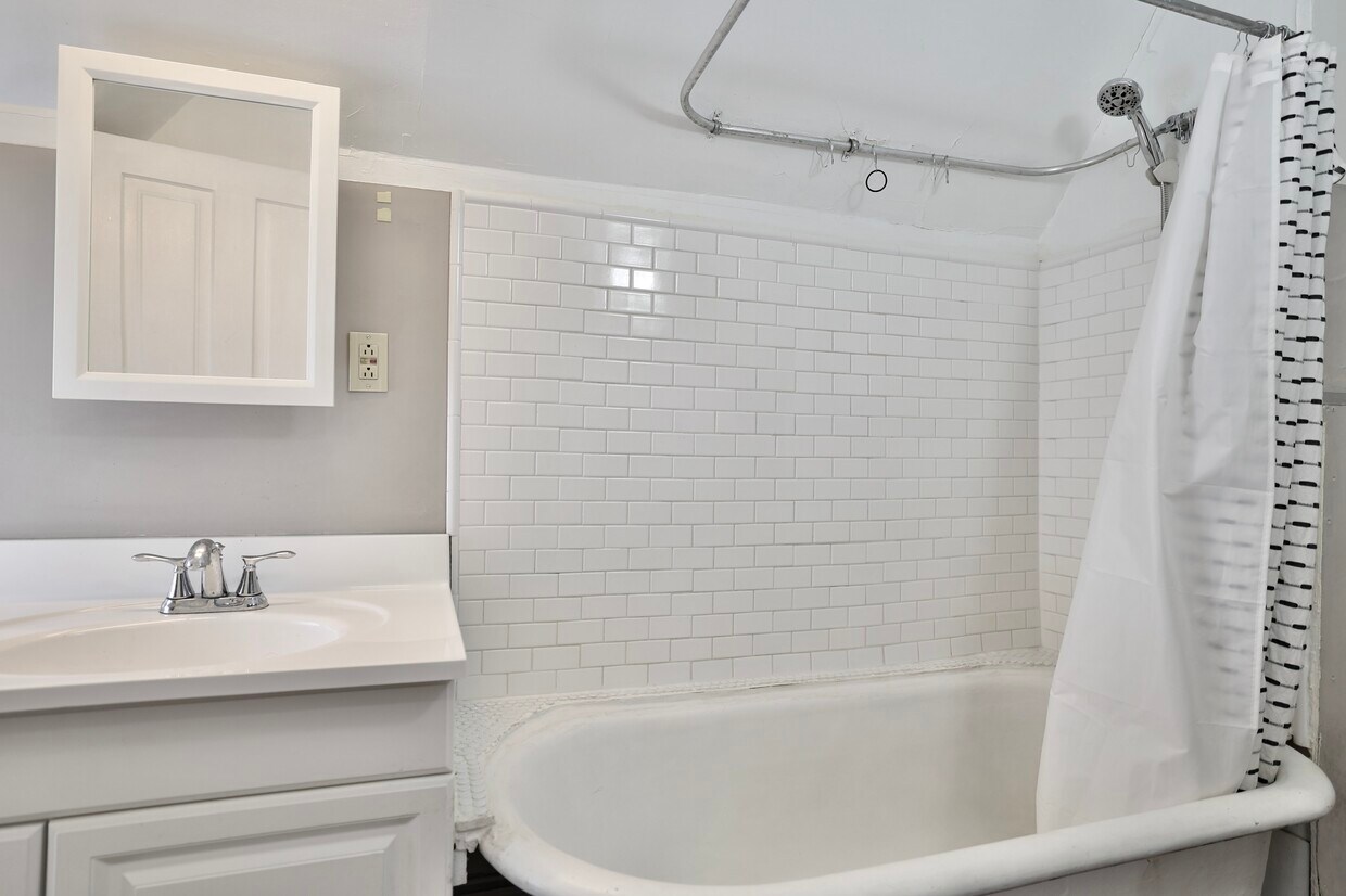 Bathroom - 2813 Garfield Ave