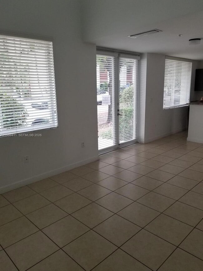 Building Photo - 40 Calabria Ave