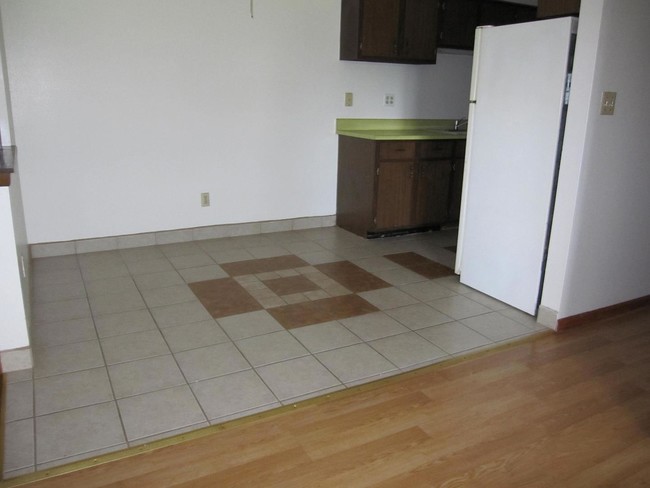 Kitchen - Chestnut Court & Hemlock Apartments