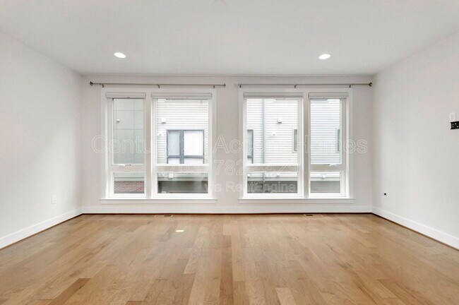 Foto del edificio - 402 Stabler Ln