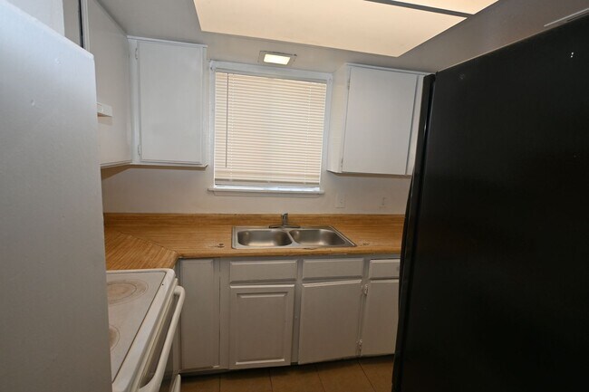 Foto del edificio - 2301 Stewart Ave