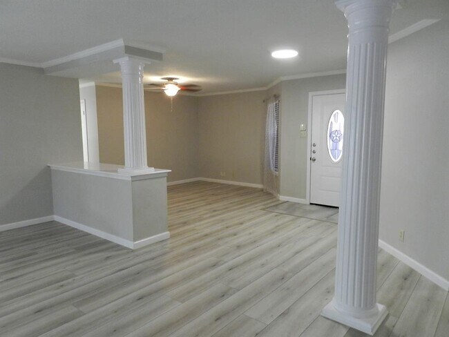 Foto del edificio - 1701 Azalea Dr