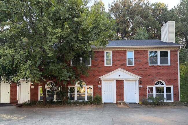 Building Photo - 1307 Sweet Pine Dr