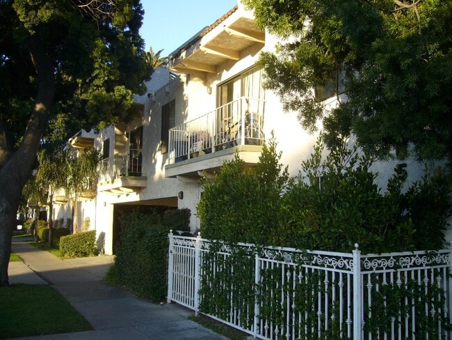 Building Photo - 11905 Venice Blvd
