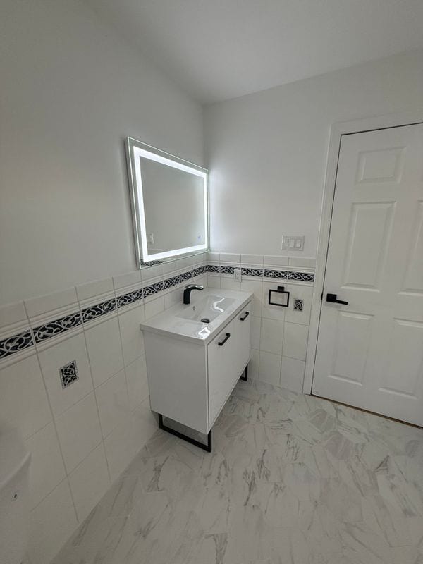 Building Photo - 2054 Grove St