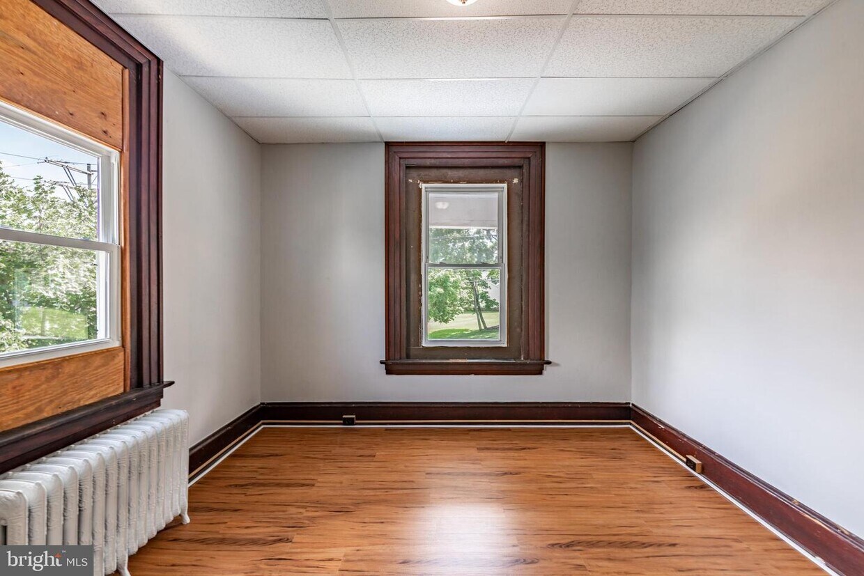 403 Washington Ave Unit 7, Sellersville, PA 18960 Room for Rent in