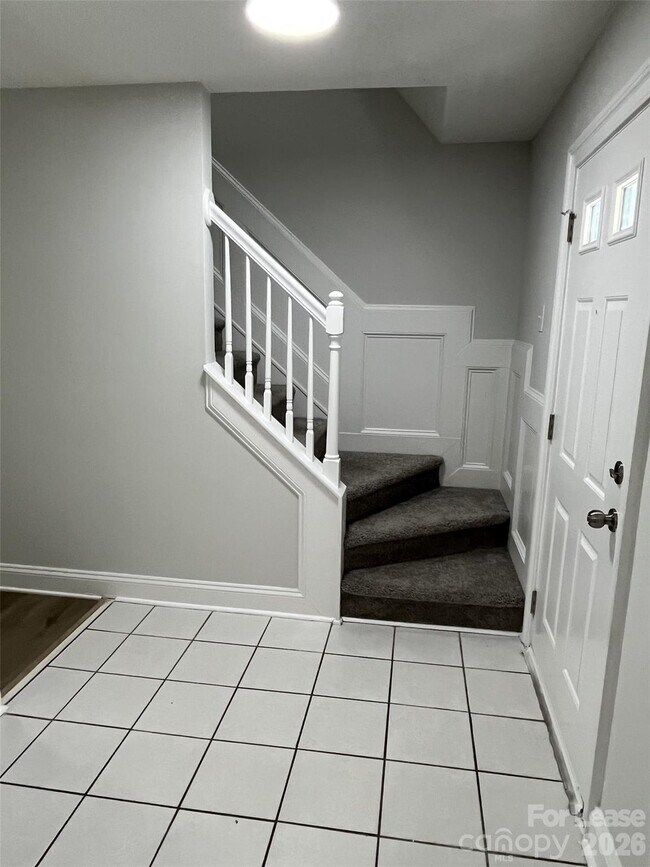 Foto del edificio - 5637 Hedgecrest Pl