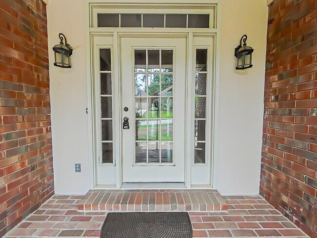 Building Photo - Lovely three bedroom home in Jones Creek!
