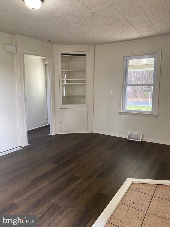 Foto del edificio - 1623 Theodore Rd