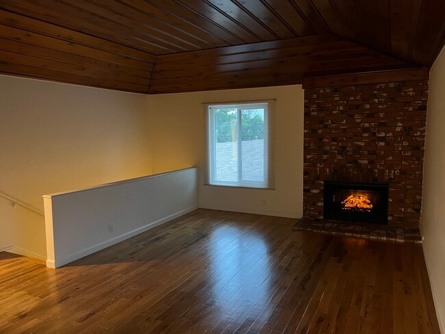 Building Photo - 5535 Radford Ave