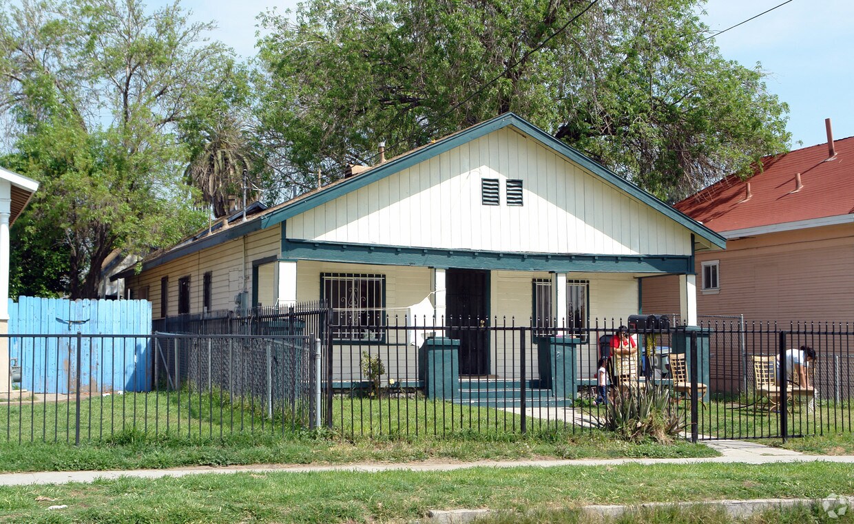 Primary Photo - 810 W 7th St