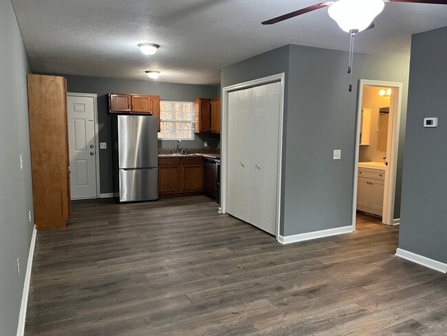 Foto del edificio - 236 McMurtry Rd