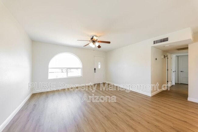 Building Photo - 333 E Cullumber Ave